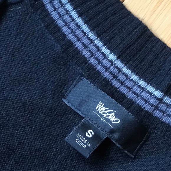 Black sweater dress, deep v front - Picture 4 of 7